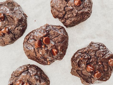 Cacao Chocolate Chip Cookies – Philosophie Recipes Avocado, Cage Free Eggs, Cacao Chocolate, Healthy Substitutions, Chocolate Chip Recipes, Chips Recipe, Treat You, Coconut Sugar, Cookies Recipes Chocolate Chip