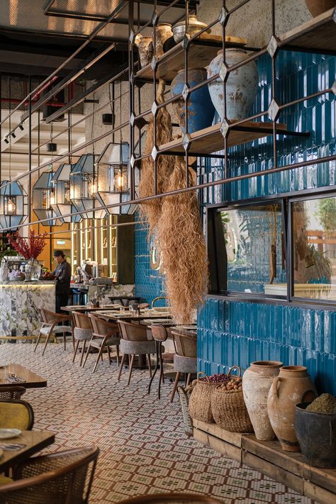 Georgian Restaurant, Mexican Restaurant Decor, Eclectic Restaurant, Style Tips And Tricks, Bistro Design, Modern Restaurant Design, Coffee Shops Interior, Luxury Restaurant, Modern Restaurant