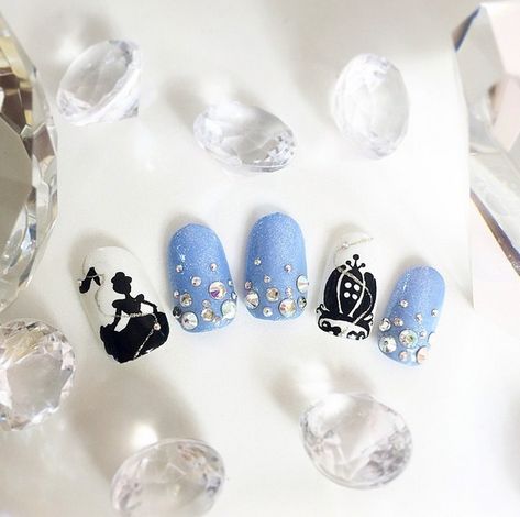 Disney Art Nails, Fairytale Nail Art, Disney Inspired Nails Princesses, Disney Princess Nail Designs, Blue Disney Nails, Cinderella Nails Designs, Encanto Nails, Cinderella Inspired Nails, Cinderella Nail Art