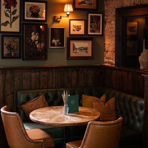 Quirky Pub Interior, Modern English Pub Interior Design, Uk Pub Interior, Old English Pub Aesthetic, Vintage Pub Interior, Old English Pub Interior Design, Small Wine Bar Ideas Restaurants, Old Pub Signs, Cozy Pub Aesthetic