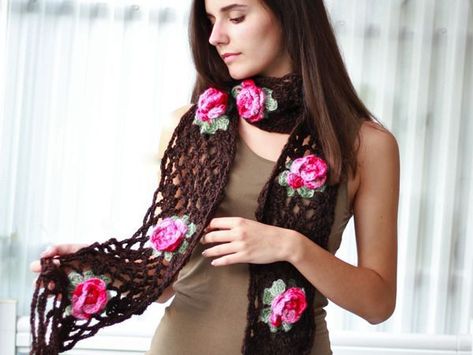 ROSE Shawl Easy Crochet Wrap, Crochet Neck Warmer, Rose Scarf, شال كروشيه, Womens Crochet Patterns, Shawl Crochet, Crochet Simple, Crochet Wrap, Wrap Pattern