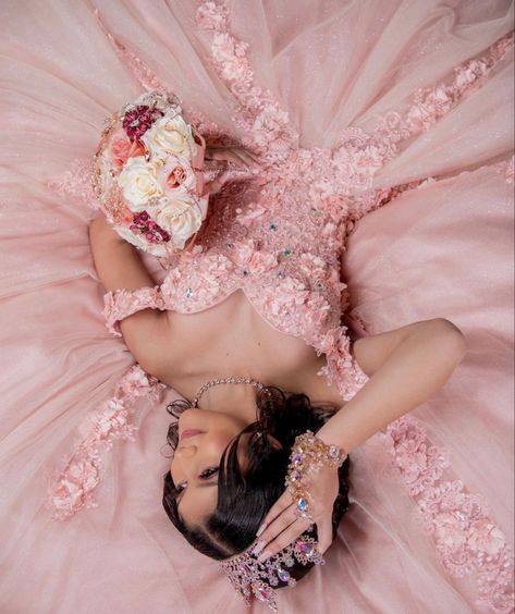 Quince Picture Ideas, Quinceañera Photoshoot Ideas, Quince Photoshoot Ideas, Quince Pictures, Quinceanera Pictures, Sweet 15 Party Ideas Quinceanera, Sweet 15 Party Ideas, Quince Themes, Sweet 16 Party Decorations