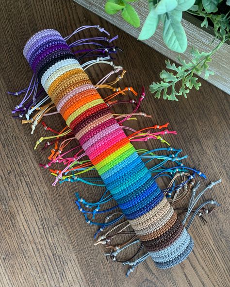 Simple Macrame Knotted Friendship/surf Bracelet, BFF, Woven Surf Bracelet, Waterproof #beachtropical #etsy #christmas #birthday Bracelet Square Knot, Bracelet Colours, Diy Friendship Bracelets Easy, Macrame Square, Macrame Square Knot, Bracelet Bff, Surf Bracelet, Diy Bracelets With String, Cool Friendship Bracelets