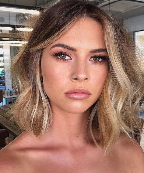 39 Collar Bone Short Hair Prefect Your Face hair style, short hair style,easy Mac Stripdown, Smash Box, Chanel Cream, Rambut Brunette, Cream Bronzer, Model Rock, Fesyen Rambut, Chocolate Gold, Balayage Blonde