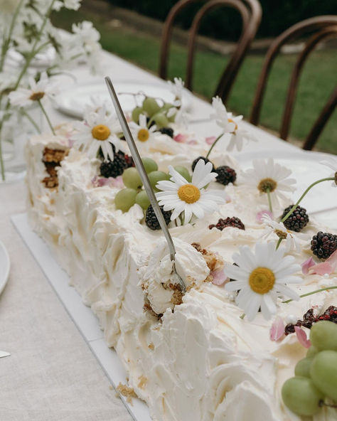 Wedding Sheet Cakes, Hunter Valley Wedding, Dessert Photography, Spring Cake, Wedding Cake Table, Hunter Valley, Garden Party Wedding, Wedding Prep, Wedding Table Centerpieces