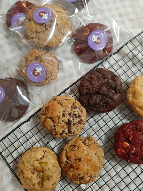 Packaging Cookies To Sell, Cookies Business Ideas, Brownie Packaging, Beauty Cakes, Cookie Business, Dessert Packaging, Baking Business, Bakery Business, Sweet Cookies