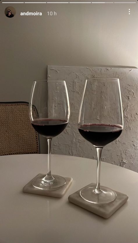 Two Wine Glasses Aesthetic, Red Wine Glass Aesthetic, Wine Cheers Aesthetic, Aesthetic Drinking Glasses, Drinking Glasses Aesthetic, Glass Of Wine Aesthetic, Wine Dinner Aesthetic, Chocolate Girl Aesthetic, Wine Glasses Aesthetic