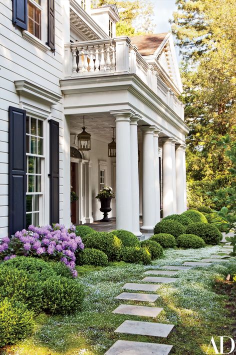 DESIGN | NgLp Designs shares AD | Architectural Disgest — "Boxwood and rhododendrons soften the columned entrance on the grounds of a California residence created by Charlie Barnett Associates" | Elizabeth Everdell Garden Design, landscaping." | architecture, colonial home, formal garden, garden design, summer, outdoor living, beautiful luxury home design /// #gardendesign #colonialhome #entrance Colonial Landscaping, Column Ideas, Exterior Landscaping, Porch Styles, Front Landscaping, Casas Coloniales, Colonial Revival, House Landscape, Luxury House Designs