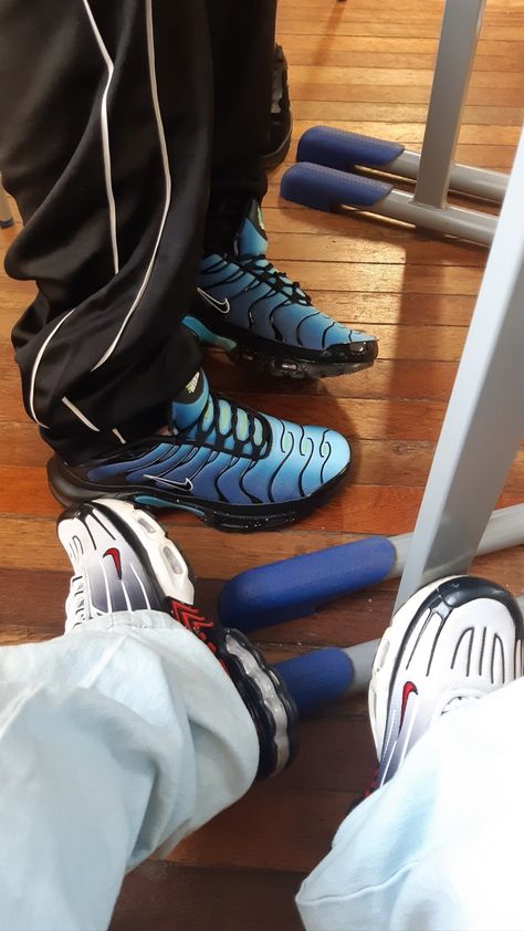 Nike Tn Aesthetic, Nike Tns, Nike Airmax Plus, Nike Tn, Streetwear Sneakers, Mens Fashion Streetwear, Nike Air Max Plus, Air Max Plus, Nike Outfits