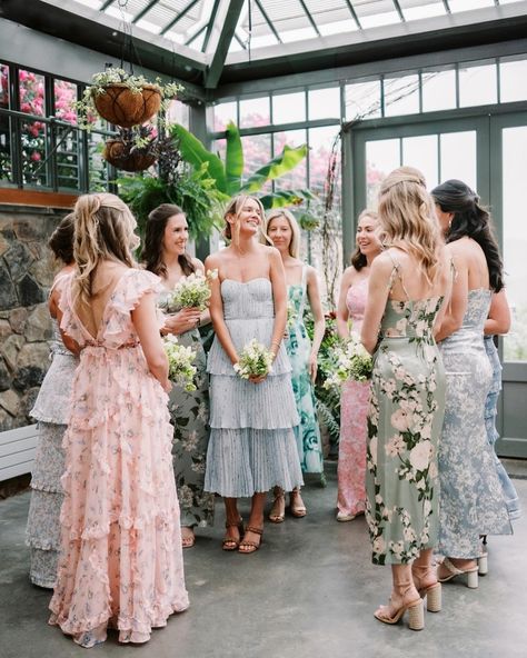 The best bridesmaids reveal there ever was ✨ swipe right for all the 🌸✨ ⠀⠀⠀⠀⠀⠀⠀⠀⠀ @simplychicwed @tupelofloralco @richardphotolab @pippinhillfarm @alexazzara #floralbridesmaids #weddinginspiration #bridesmaidsreveal #pippinhill #pippinhillwedding #pippinhillweddingphotographer #charlottesvilleweddingphotographer #virginiaweddingphotographer #dcweddingphotographer #filmphotographer #contax645 #bridesmaiddresses Pippin Hill Wedding, Contax 645, Floral Bridesmaid, Swipe Right, Virginia Wedding Photographer, Film Photographers, Garden Party, Wedding Inspiration, Bridesmaid Dresses