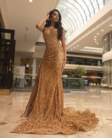 Sweet 16 Dresses Gold, Gold Dress Long Classy, Gold Sweet 16 Dresses, Brown Prom Dresses, Gold Homecoming Dress, Gold Dresses Long, Dd Osama, Prom Photoshoot, Prom Inspiration