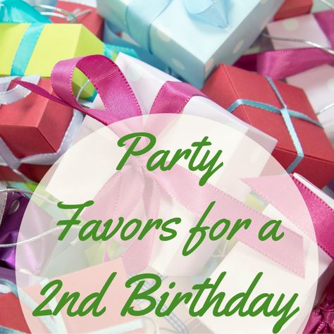 From the cheap to the eco-friendly, here are some ideas for your two-year-old's birthday party favors! 2 Year Birthday Party Favors, Two Year Old Party Favors, Birthday Loot Bag Ideas, Cheap Birthday Party Favors, Birthday Party Return Gifts, Inexpensive Party Favors, Winter Favors, Cheap Party Favors, Birthday Treat Bags