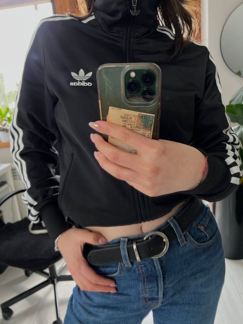 #outfitideas #ootd #adidas Adidas Zip Up Outfit, Adidas Fits, Adidas Jacket Outfit, Sports Jacket Outfit, Black Adidas Jacket, Camisa Adidas, Outfit Hoodie, 2000s Clothes, Adidas Zip Up