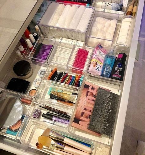 Make Up Drawers Organization, Organized Room Bedroom, Room Organization Bedroom Ideas, Casa Organizada Ideas, Makeup Bord, Drawers Organization, Organized Room, Organization Room, Organized Bedroom