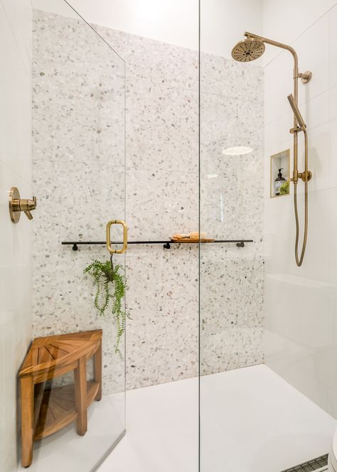 [PaidLink] Afb Design - Bathroom - Orange County - By Concrete Collaborative | Houzz #terazzobathroominteriordesign Terazzo Bathroom Interior Design, Terrazo Tile Bathroom Ideas, Terrazo Tiles Bathroom, Concrete Bathroom Floor, Modern Beach Bathroom, Terrazzo Bathroom Tiles, Terrazzo Bathroom Design, Top 10 Bathroom Designs, Swan Bathroom