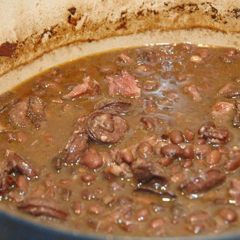 Feijoada Recipe, Slow Cooker Red Beans, Plating Food, Presentation Food, Brazilian Recipes, Peasant Food, Deep South Dish, Book Cakes, Red Beans And Rice