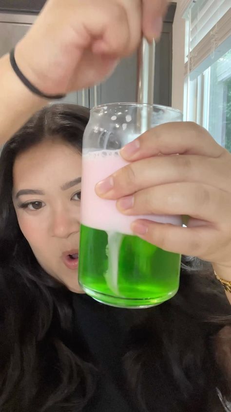 Have you tried this viral jelly boba hack?🧋 I saw this all over TikTok and had to try it! 1. Get a pack of gummies (any gummies will… | Instagram How To Make Jelly Boba, Jelly Boba Recipe, Gummy Bear Boba, Gummy Boba, Boba Jelly, Bubble Tea Homemade, Jelly Boba, Gummy Bear Drink, Jelly Straws