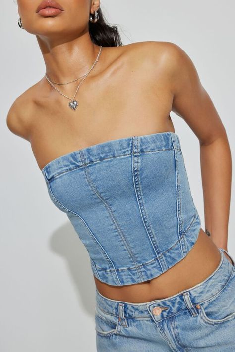 Denim Seamed Tube Top Blue Jean Tube Top Outfit, Canadian Tuxedo Party, Denim Tube Top Outfit, Goa Fits, Jean Top Outfits, Cute Tube Tops, Denim Tube Top, Uni Style, Tube Top Outfits