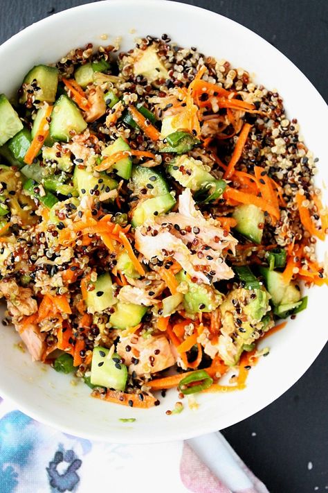 Recipe With Quinoa, Salmon Poke Bowl Recipe, Deconstructed Sushi, Best Quinoa Recipes, Salmon Poke Bowl, Salmon Quinoa, Poke Bowl Recipe, Best Lunch Recipes, Salmon Poke