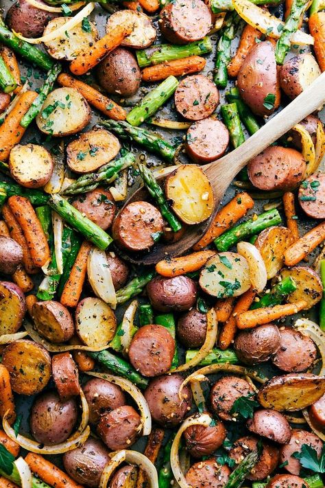 Sausage Asparagus Recipes, Roasted Garlic Potatoes, Asparagus Carrots, Potatoes Asparagus, Recipes Potatoes, Best Asparagus Recipe, Grilled Asparagus Recipes, Asparagus Recipes Baked, Potatoes Roasted