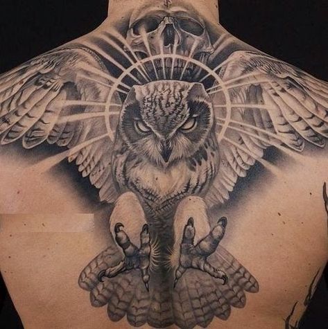 Owl Tattoo Back, Owl Tattoo Chest, Mens Owl Tattoo, Realistic Owl Tattoo, Owl Tattoo Drawings, Cute Owl Tattoo, Vogel Tattoo, Tier Tattoo, Back Piece Tattoo