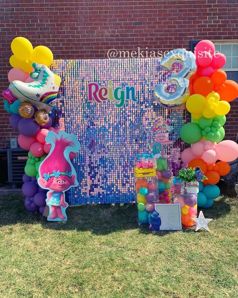 Trolls Outdoor Birthday Party, Trolls 2 Birthday Party Ideas, Trolls Birthday Backdrop, Trolls Theme Party, Trolls Photoshoot Ideas, Trolls Themed Birthday Party Decorations, Trolls 3 Birthday Party Ideas, Trolls 1st Birthday Party Ideas, Trolls 4th Birthday Party Ideas