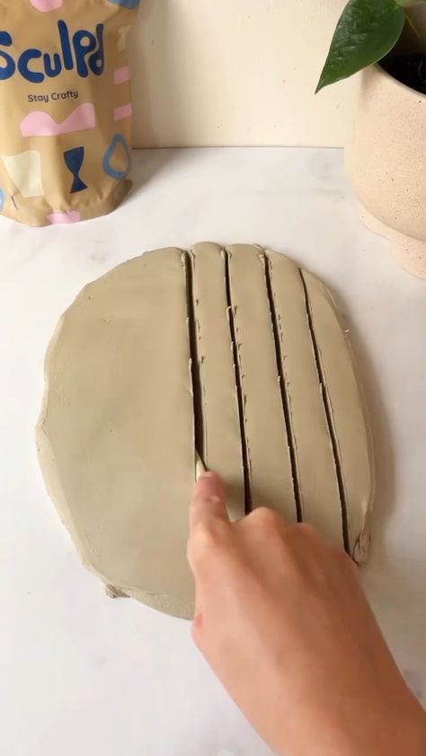 Discover Easy Clay Date Ideas to Bond Over Creativity How To Make Clay Bowls Diy, Clay Diy Videos, Clay Crafts For Mom Gift Ideas, 70s Clay Art, Clay Crafts Birthday Gift, Pottery For Mom Gift Ideas, Easy Things To Do With Clay, Clay Ideas Functional, Clay How To