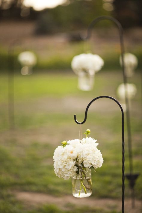 Backyard Wedding Aisle, Wedding Walkway, Hydrangea Flower Arrangements, Backyard Wedding Decorations, White Flower Arrangements, Wedding Isles, Wedding Backyard, Yard Wedding, Rustic Chic Wedding