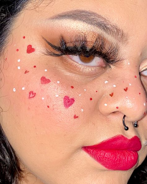 Heart Eye Makeup Aesthetic, Hearts On Cheeks Makeup, Heart Freckles Makeup, Concert Face Paint, Valentines Day Face Paint, Hearts Face Paint, Amor Costume, Harry Styles Makeup, Heart Makeup Look