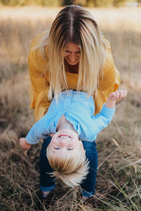 Family Pictures Photography, Mother Son Poses, Mother Day Photoshoot, Mother Day Photoshoot Mini Sessions, Mother Son Pictures, Mommy Son Pictures, Mom And Me Photos, Fall Photoshoot Family, Mother Son Photos