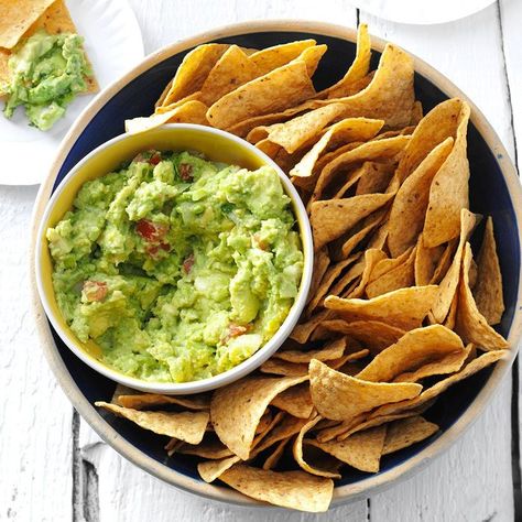 Things You Never Thought to Make with a KitchenAid | Reader's Digest School Cafe, Fest Mad, How To Make Guacamole, Avocado Dip, Easy Guacamole, Homemade Guacamole, Mashed Avocado, Guacamole Recipe, Greens Recipe