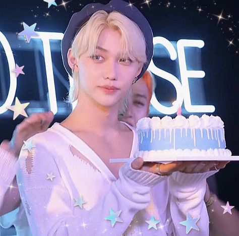 Design Kue, Skz Birthday, Party Inspo, Skz In Cute, Lee Felix, Samar, Kpop Icons, Birthday Cake Kids, Felix Stray Kids