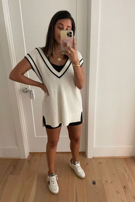 Oversized Vest Outfit, Outfits Sweater Vest, Oversized Sweater Vest, September Outfits, Sweater Vest Outfit, France Outfits, Oversized Vest, Summer Sweaters, Shorts White