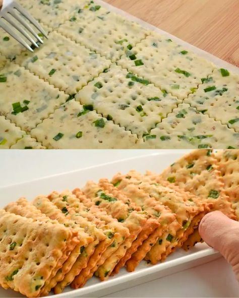 Green Onion Crackers - Greenku Recipes Savoury Crackers Recipe, Onion Crackers Recipe, Baked Savoury Snacks, Savoury Biscuits Recipes, Flavored Crackers Recipes, Salty Crackers, Savory Biscuits, Green Onions Recipes, Diy Crackers