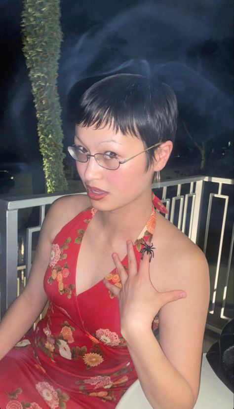 Painter Style Outfit, Elisa Sue Young Park, Young Park, Short Hair Pixie Cuts, Asian Short Hair, Haircut Inspiration, Archive Fashion, Shot Hair Styles, 2000s Fashion Outfits