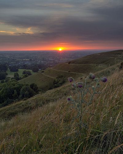 Hambledon Hill Sunset Aesthetic Hill View, Hills Astethic, Sunset Hill Aesthetic, Sunset From Mountain, Sunset In Mountains, Pretty Mountains, Hill Background, Hill Sunset, Hill Pictures