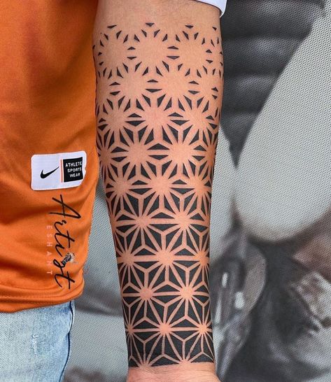 Mandala Tattoo Designs Men, Mandala Hand Tattoo Men, Ppg Tattoo, Mandala Tattoo On Hand, Tattoo Patterns For Men, Mandala Pattern Tattoo, Mandala Tattoo For Men, Pattern Design Tattoo, Mandala Tattoo Hand