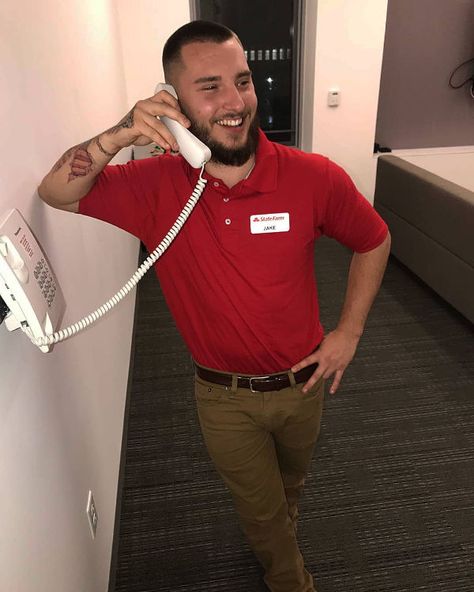 check out this dudes Jake from State Farm Halloween costume lol Easy Costume, College Guys, Diy Kostüm, Hallowen Costume, College Halloween, Last Minute Halloween Costumes, Easy Costumes, Halloween Costumes College, Mens Halloween Costumes