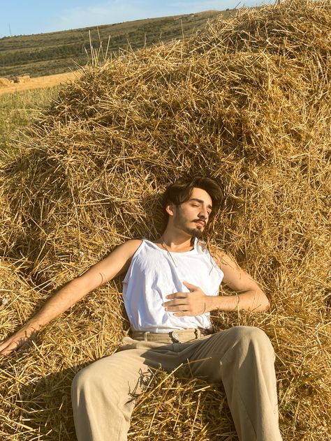 Farm Outfit Men, Nature Photoshoot Men, Shooting Aesthetic, Model Campaign, Farm Photoshoot, Garden Shoot, Male Portrait Poses, Field Photoshoot, Nature Photoshoot