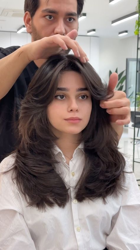 Haircuttingvideo 💇🏻‍♀️💇🏻‍♀️ Best of the best ✨ . . . #haircuttingvideo #layers #haircuts #haircuttingclass #hairbangs #hair #hairgoals… | Instagram Graduation Haircut For Women, Haircut For Healthy Hair, Leyar Hair Cut Girl, Mid Length Hair Cuts Women, Hair Cut Style For Girls 2023, Indian Girl Haircut, Hair Cuts Chubby Face, Chubby Girl Haircut, Heart Face Haircut