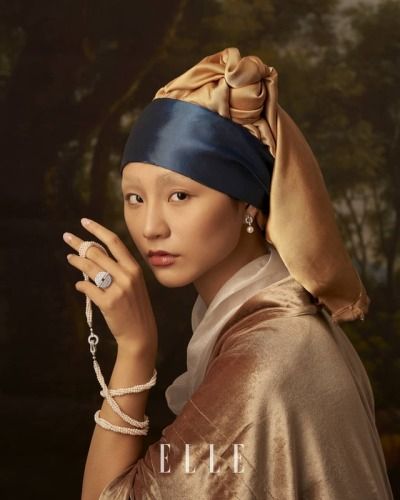 Trà My as Johannes Vermeer’s The Girl with a Pearl Earring & Leonardo da Vinci’s Mona Lisa reimagined by Dzũng Yoko for ELLE Vietnam August 2018 Girl With The Pearl Earring, Girl With Pearl Earring, Rodney Smith, Mert And Marcus, Classic Halloween Costumes, Girl With A Pearl Earring, Ellen Von Unwerth, Terry Richardson, Annie Leibovitz