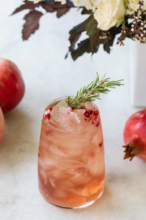 We love this festive and delicious pomegranate Prosecco punch recipe because it's made with 4 simple ingredients! It's a bubbly, refreshing, and easy recipe to make. It's fruity with bubbles and the perfect cocktail for the holidays! #Proseccopunch #holidaypunch #holidaytcocktails Holiday Cocktail With Prosecco, Prosecco Pomegranate Cocktails, Prosecco Christmas Punch, Gin And Prosecco Cocktails, Christmas Punch With Prosecco, Winter Prosecco Cocktails, Christmas Cocktails With Prosecco, Holiday Prosecco Drinks, Prosecco Holiday Cocktails