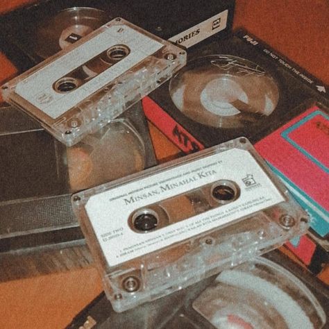 Tapes Aesthetic, 80’s Aesthetic, Seni Vintage, Fotografi Vintage, 80s Vibes, 80s Aesthetic, Foto Vintage, Music Covers, Retro Aesthetic