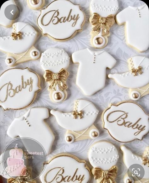 Baby Shower Cookies Neutral, Gold Cookies, Gateau Baby Shower, Idee Babyshower, Baby Shower Deco, White Baby Showers, Gold Baby Shower, Baby Shower Inspiration, Baby Cookies