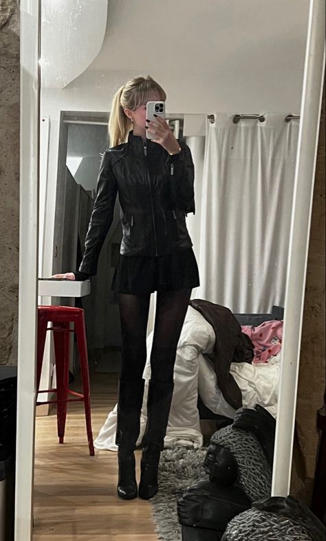 @bellaromic Amazon Aesthetic, Outfits Amazon, Outfits Female, Skandinavian Fashion, Black Clothes, Women Ideas, Chique Outfits, Populaire Outfits, Women Skirt