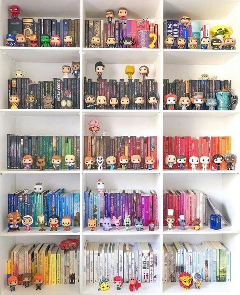 Bookshelf Goals, Bookcase Ideas, Funko Pop Display, Beautiful Bookshelf, Bookshelf Inspiration, Diy Buch, Small Space Interior Design, Dream Library, Otaku Room