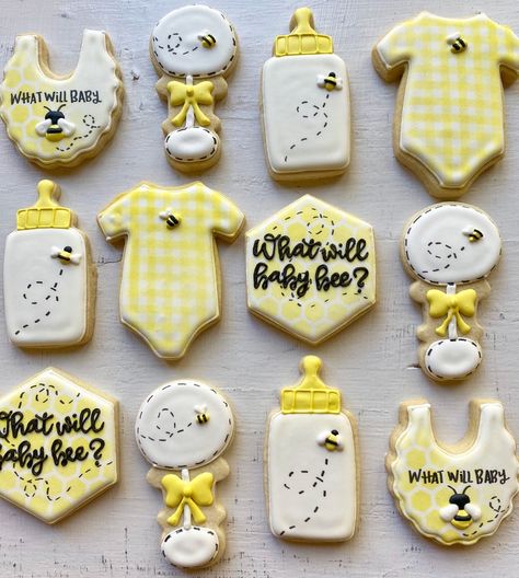 What Will It Bee Cookies, Bee Themed Gender Reveal, Bee Baby Shower Decoration, Gender Reveal Photo, Gender Reveal Nails, What Will It Bee, Minnie Mouse Cookies, Gender Reveal Cookies, Honey Bee Baby Shower