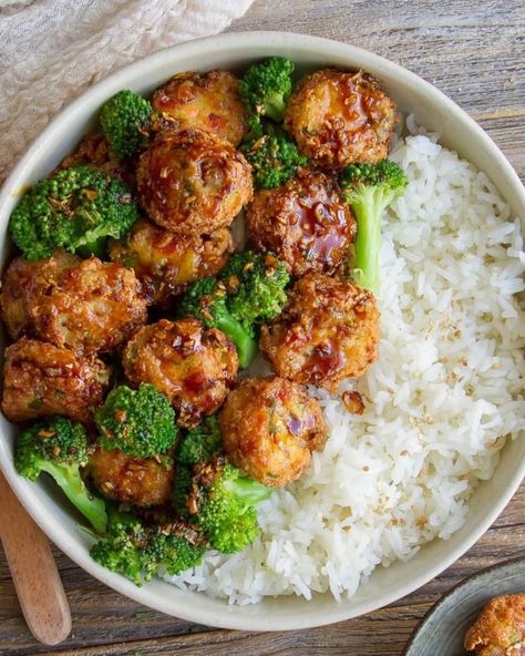 These teriyaki tofu balls will be a delicious addition to any rice or veggie bowl. Made with simple ingredients, this recipe yields great results. Get the full recipe here. #bestofvegan Woon Heng, Tofu Balls, Friends Recipe, Crunchy Vegetables, Power Bowl Recipe, Teriyaki Sauce Recipe, Vegetarian Ideas, Wine Ideas, Tofu Recipes Vegan