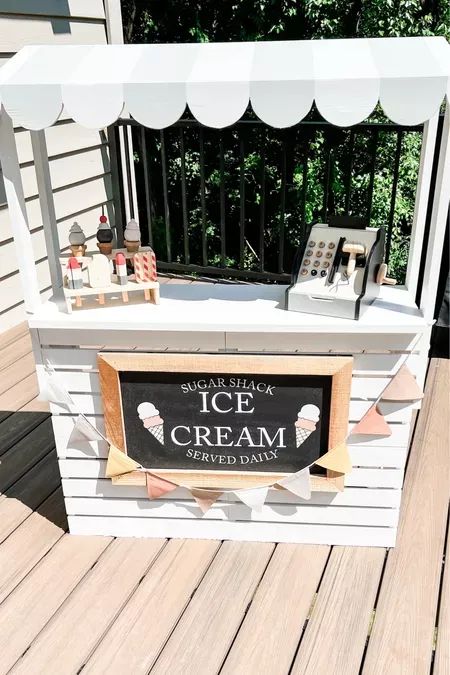 Ice Cream Bar Outside, Ice Cream Booth Ideas, Ice Cream Stand Birthday Party, Wooden Ice Cream Cart, Diy Play Ice Cream Shop, Ice Cream Station Party, Diy Ice Cream Shop Pretend Play, Ice Cream Carts Ideas, Ice Cream Shop Playhouse