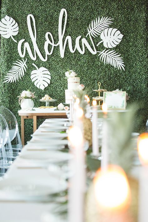 fun bridal showers - photo by Parrish House Photos http://ruffledblog.com/hawaiian-inspired-bridal-shower Hawaiian Bridal Shower, Luau Bridal Shower, Themed Wedding Decorations, Color Concept, Beach Bridal Showers, Tropical Bridal Showers, Tropical Bridal, Fiesta Tropical, Bridal Shower Inspiration